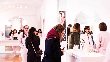 women in salon 